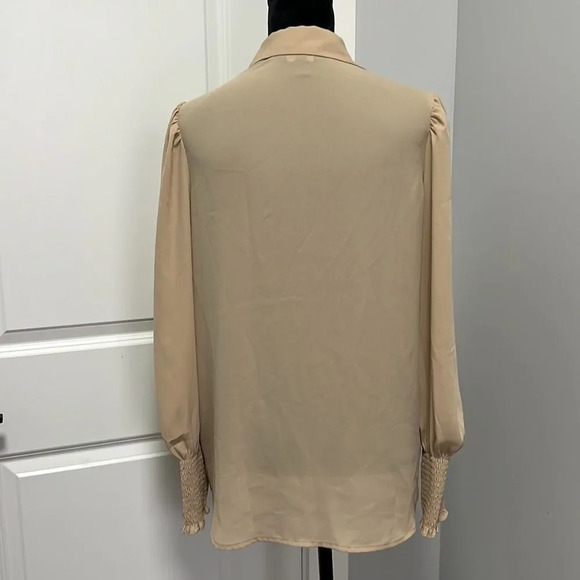 Express button down blouse size M with detailed sleeves - Picture 5 of 7